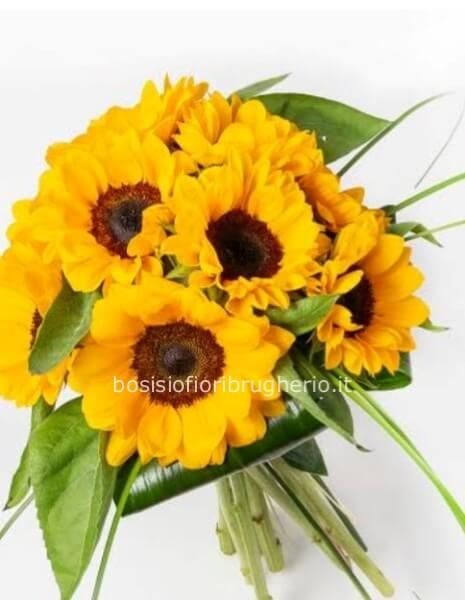 bouquet di girasoli e verde