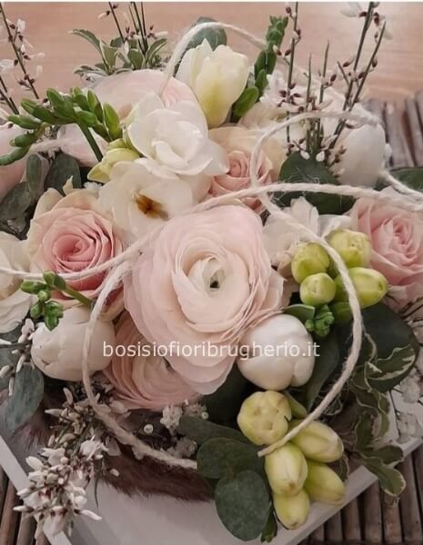 Composizione di fiori freschi a forma di sushi