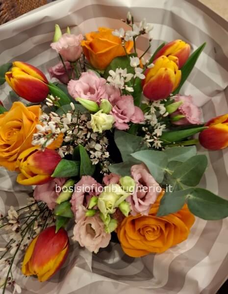 Bouquet di fiori misti colorato