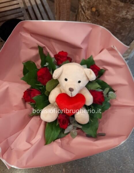 Bouquet di rose rosse con orsetto con cuore
